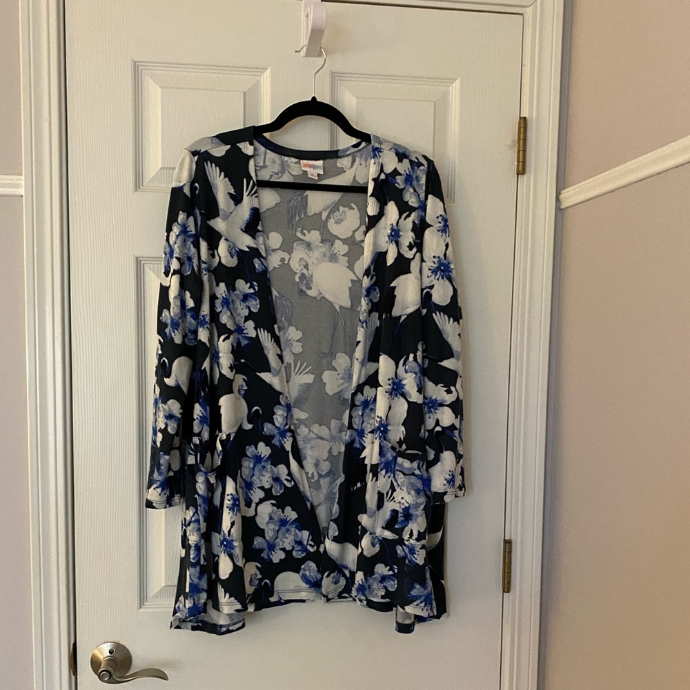 Medium cardigan navy white